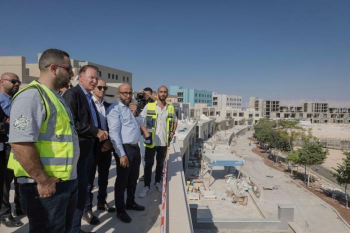 بشار المصري يتفقد أكبر مجمع سياحي ترفيهي فلسطيني قيد التنفيذ بشار المصري يتفقد أكبر مجمع سياحي ترفيهي فلسطيني قيد التنفيذ