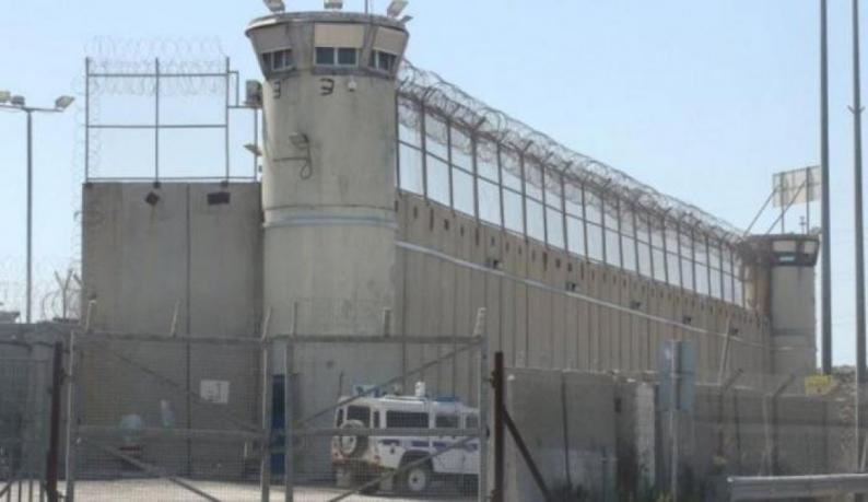 إدارة سجون الاحتلال تغلق أقسام &quot;فتح&quot; في سجن &quot;عوفر&quot;