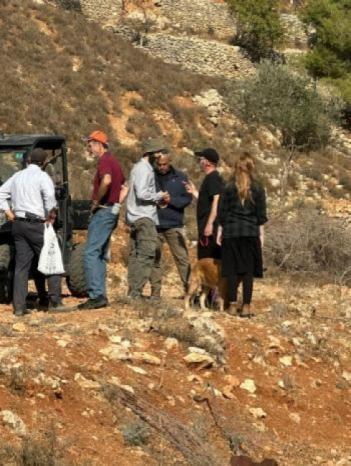 مستوطنون يهاجمون قاطفي الزيتون في سنجل ويطلقون مواشيهم في كفر مالك مستوطنون يهاجمون قاطفي الزيتون في سنجل ويطلقون مواشيهم في كفر مالك