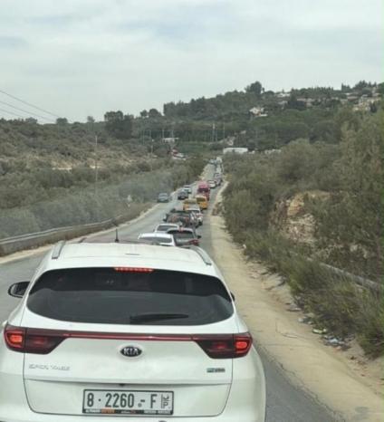 الاحتلال يغلق المدخل الشمالي لسلفيت ويعيق حركة المواطنين الاحتلال يغلق المدخل الشمالي لسلفيت ويعيق حركة المواطنين