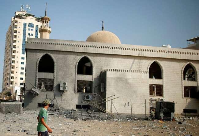 قصف طائرات الاحتلال تسببت باضرار لمسجد الشيخ زايد