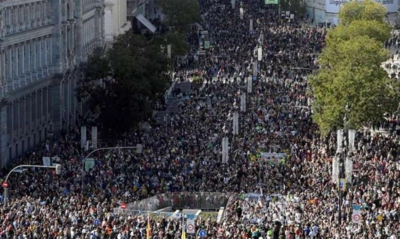 إسبانيا: تظاهر مئات الآلاف احتجاجا على وضع القطاع الصحي في مدريد