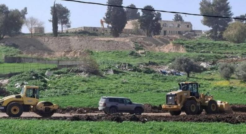 الاحتلال يجرف أراضي ويقتلع أشجار زيتون قرب واد دعوق جنوب جنين الاحتلال يجرف أراضي ويقتلع أشجار زيتون قرب واد دعوق جنوب جنين