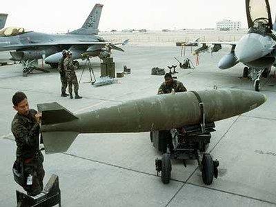 إيران تنتج قنابل مدفعية موجهة بالليزر