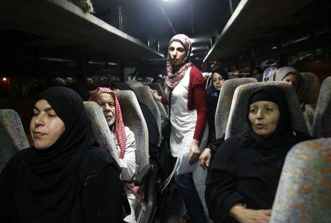 88 مواطناً من ذوي أسرى غزة يزورن أبناءهم في سجن 'رامون'