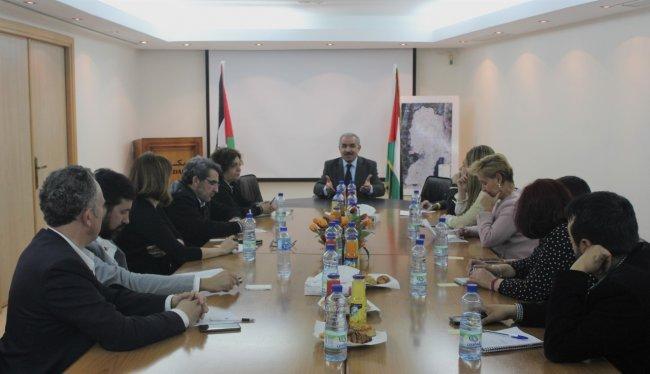 اشتية: الرئيس سيطلب من وزراء الخارجية الاوربيين الاعتراف بدولة فلسطين