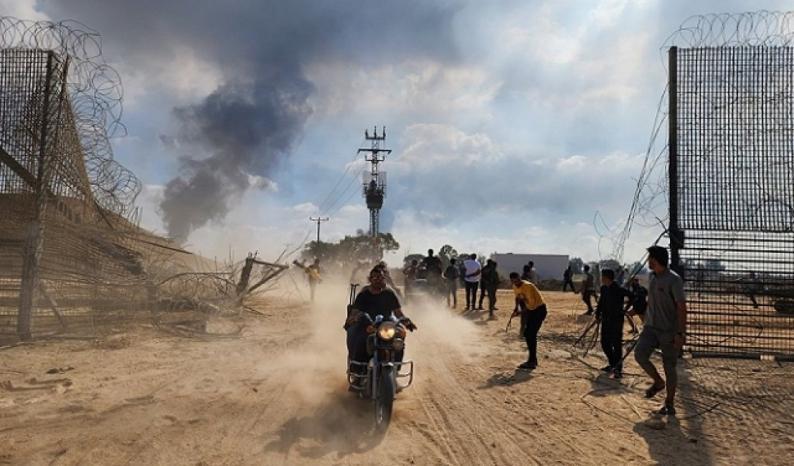 يونس العموري يكتب لوطن: السابع من اكتوبر... حين خرجت فلسطين من الزمن يونس العموري يكتب لوطن: السابع من اكتوبر... حين خرجت فلسطين من الزمن