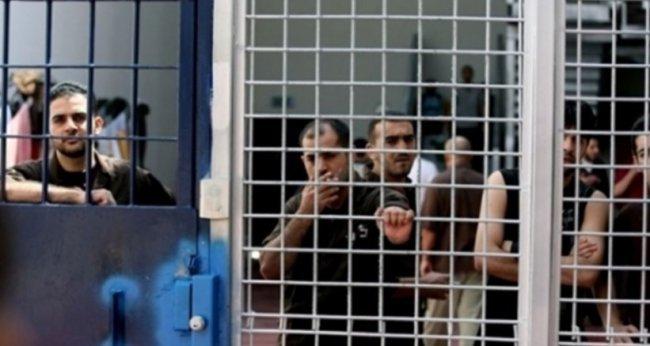 3 أسرى يدخلون اعوام جديدة في سجون الاحتلال
