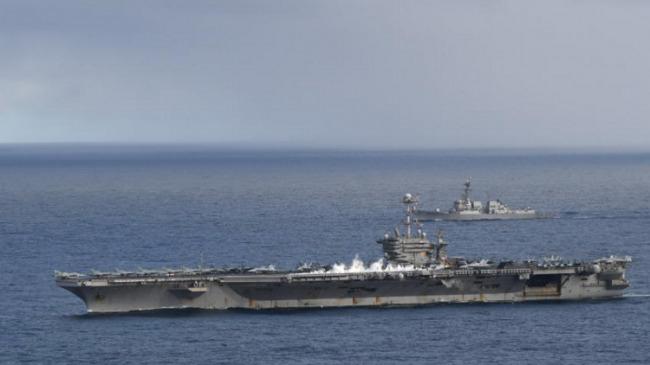 سفينة أمريكية ضاربة تدخل البحر المتوسط