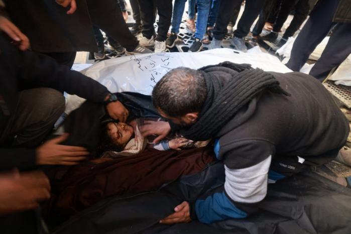 شهيدان ومصابون في غارة للاحتلال استهدفت مركبة وسط قطاع غزة شهيدان ومصابون في غارة للاحتلال استهدفت مركبة وسط قطاع غزة