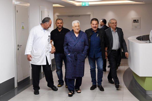 رويترز: لا يوجد موعد محدد لخروج الرئيس محمود عباس من المستشفى