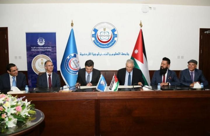 رئيس جامعة القدس يوقع مذكرة تفاهم مع جامعة العلوم والتكنولوجيا الأردنية لتعزيز التعاون الأكاديمي والبحثي رئيس جامعة القدس يوقع مذكرة تفاهم مع جامعة العلوم والتكنولوجيا الأردنية لتعزيز التعاون الأكاديمي والبحثي