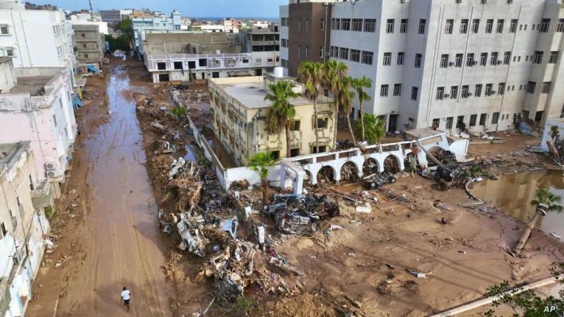 "الخارجية": نواجه صعوبات بحصر أعداد المفقودين والناجين من جاليتنا جراء إعصار ليبيا "الخارجية": نواجه صعوبات بحصر أعداد المفقودين والناجين من جاليتنا جراء إعصار ليبيا