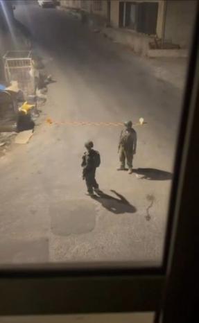 الاحتلال يداهم منزل الشهيد محمود سليمان في بيت عور الاحتلال يداهم منزل الشهيد محمود سليمان في بيت عور