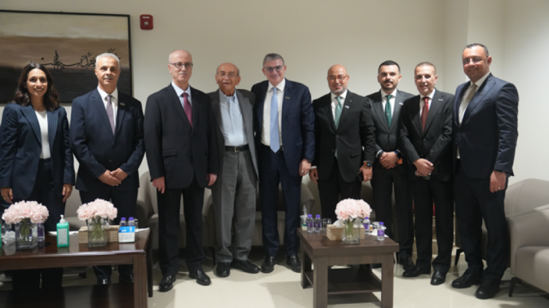 البنك العربي يتبرع بـ مليون دولار لإنشاء قسم العلاج الإشعاعي في مستشفى جامعة النجاح الوطني الجامعي البنك العربي يتبرع بـ مليون دولار لإنشاء قسم العلاج الإشعاعي في مستشفى جامعة النجاح الوطني الجامعي