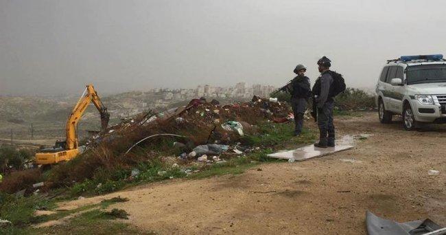 قوات الاحتلال تهدم بركسين زراعيين في قرية الزبيدات بالأغوار