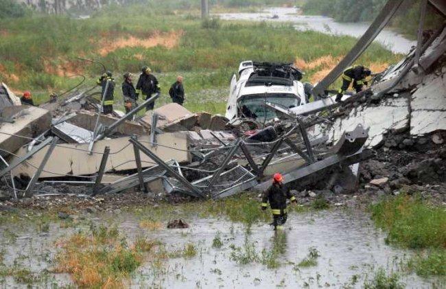 22 قتيلا على الأقل في انهيار جسر جنوة الإيطالية