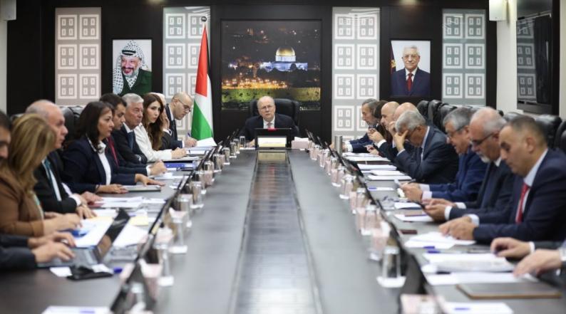 مجلس الوزراء يحذّر من وقف المساعدات الدولية لغزة وتفاقم الكارثة الإنسانية مجلس الوزراء يحذّر من وقف المساعدات الدولية لغزة وتفاقم الكارثة الإنسانية