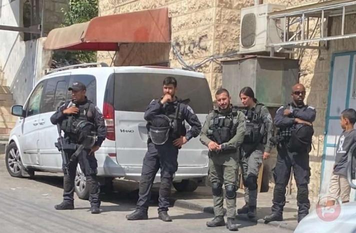 الاحتلال يداهم منزل أسير محرر في سلوان الاحتلال يداهم منزل أسير محرر في سلوان