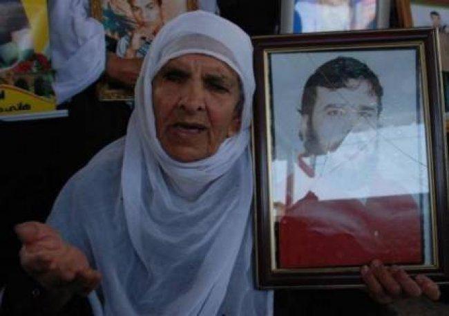 غزة: الأسير فارس بارود محروم من زيارة عائلته منذ 18 عامًا
