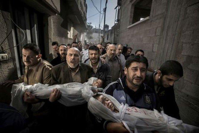 افضل صورة صحفية في العالم لشهيدين في غزة