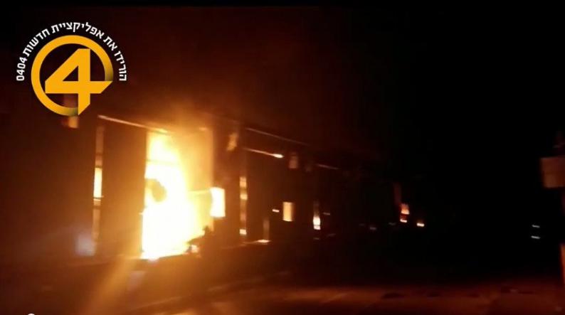 بالفيديو..حريق كبير في قاعدة صرفند العسكرية