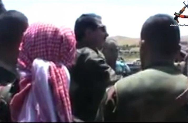 بالفيديو ..ضابط كبير بالجيش السوري يتوعد السارق بالموت