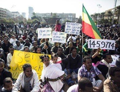 آلاف الأفارقة يتظاهرون وسط &quot;تل أبيب&quot; طلبا لحق اللجوء
