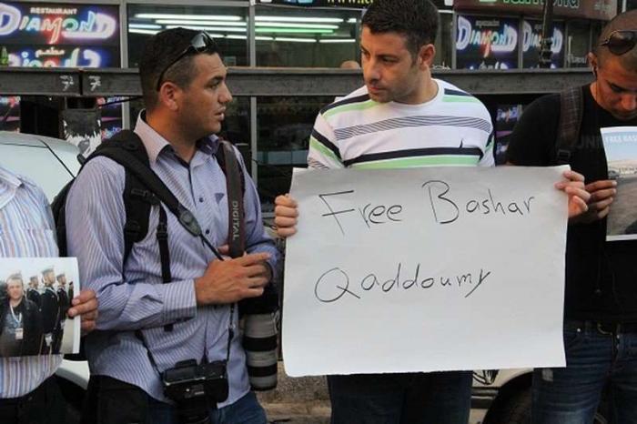بالصور..الصحفيون يعتصمون تضامنا مع زميلهم بشار القدومي المعتقل في سوريا
