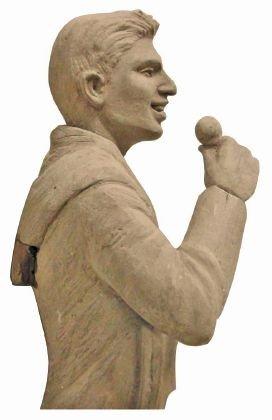 تماثيل خالد حوراني تُسائل رمزية المغني محمد عساف