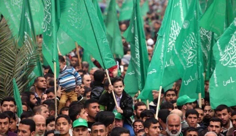 الاف المواطنين ينددون بقرار المحكمة المصرية ضد حماس