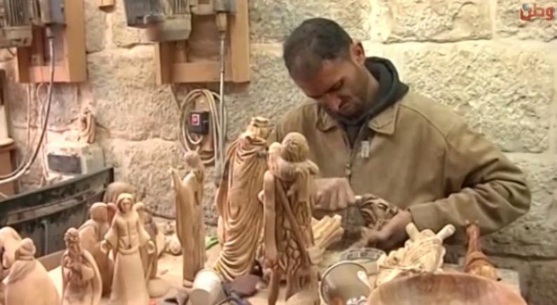 خاص لـ "وطن": بالفيديو... "جقمان".. تحترف "النحت على الخشب" منذ 90 عامًا وتستعد للأعياد المجيدة خاص لـ "وطن": بالفيديو... "جقمان".. تحترف "النحت على الخشب" منذ 90 عامًا وتستعد للأعياد المجيدة