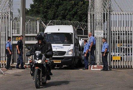 محكمة الاحتلال تصدر أحكاما بالمؤبدات على أسرى من كتائب القسام
