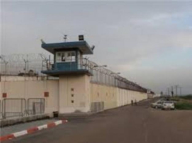 المعتقلان المقدسيان غانم وشحادة يدخلان عاميهما الـ22 في الأسر المعتقلان المقدسيان غانم وشحادة يدخلان عاميهما الـ22 في الأسر