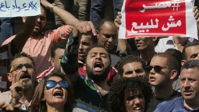 مصر تسلم السعودية جزيرتين في البحر الأحمر