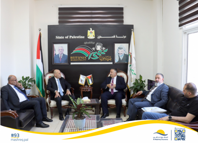 وفد من شركة المشرق للتأمين يزور بلدية بيتونيا