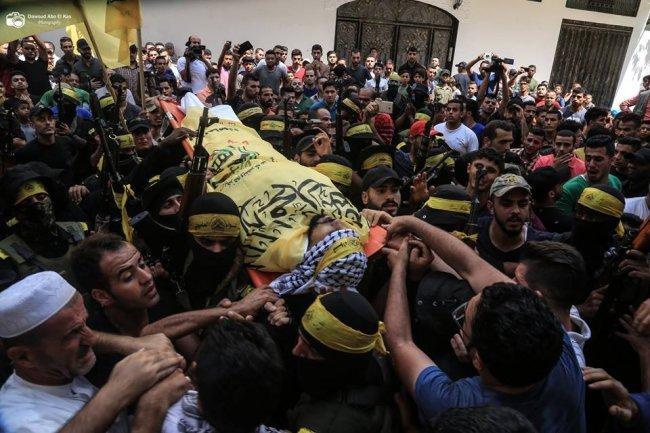 جماهير غزة تشيع جثماني الشهيدين ياغي والصوري