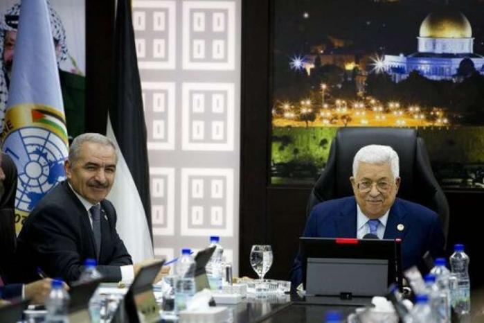 عائلات مقطوعة رواتبها في غزة تناشد عبر وطن الرئيس عباس ورئيس الوزراء اشتية
