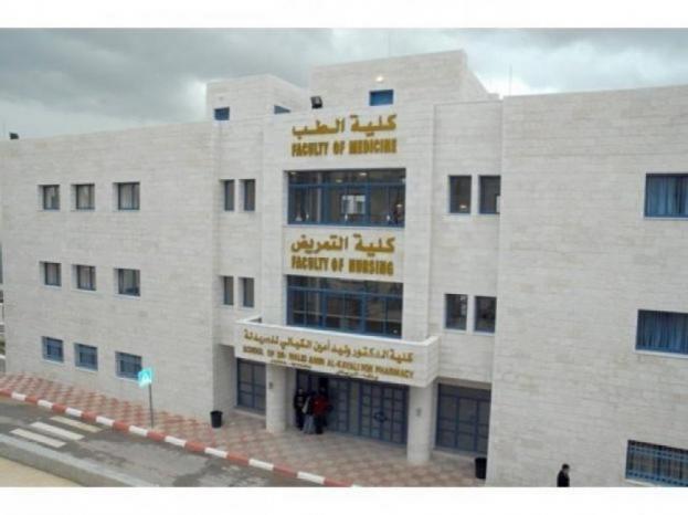 طلاب المجمع الطبي في جامعة النجاح يردون على تصريحات النتشة لوطن