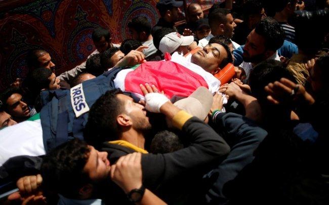 تقرير: شهيدان و157 صحفياً أصيبوا خلال مسيرات العودة في غزة