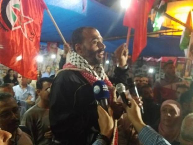 الجبهة الديمقراطية: الرفيق أيمن بشارات يعانق الحرية بعد 16 عاماً في الأسر و14 يوماً من الإضراب عن الطعام