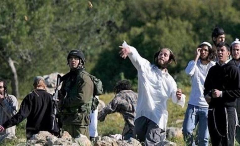 مستوطنون يقتحمون دير أبو مشعل ويهاجمون مركبات على طريق "مرج سيع" برام الله مستوطنون يقتحمون دير أبو مشعل ويهاجمون مركبات على طريق "مرج سيع" برام الله
