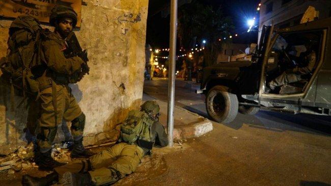 الاحتلال يعتقل 7 مواطنين من القدس والخليل