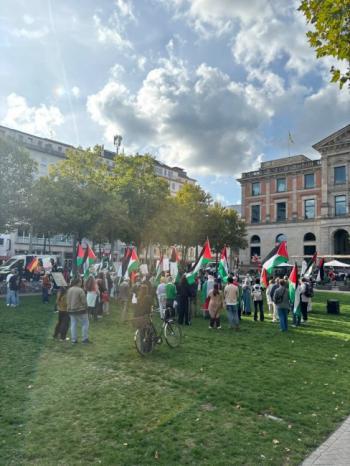 الجالية الفلسطينية في بريمن تنظم وقفة تضامنية مع أهلنا في غزة الجالية الفلسطينية في بريمن تنظم وقفة تضامنية مع أهلنا في غزة