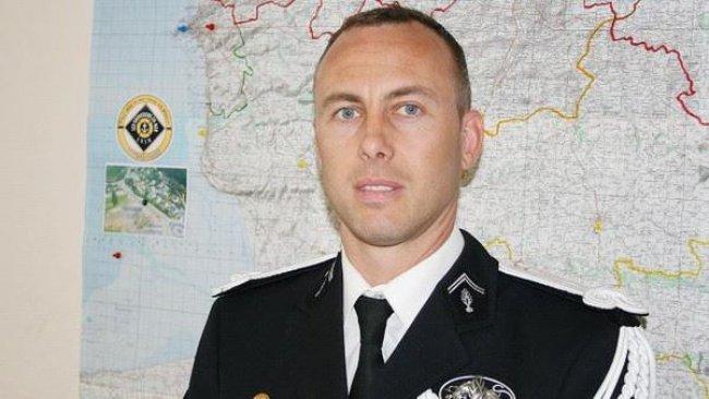 وفاة الضابط الشجاع الذي بادل نفسه بأحد الرهائن خلال هجوم تريب بفرنسا