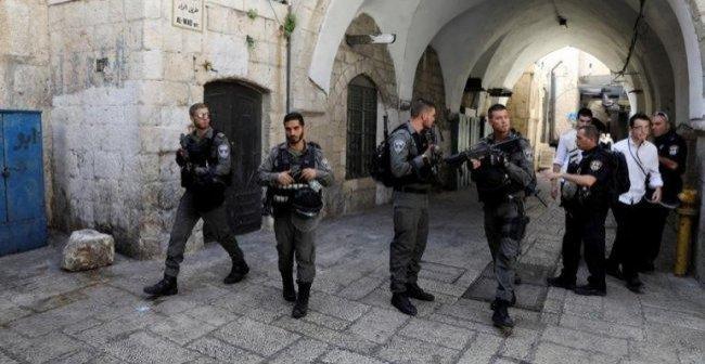 اعتقال 4 مواطنين من القدس بينهم حارس في الأقصى