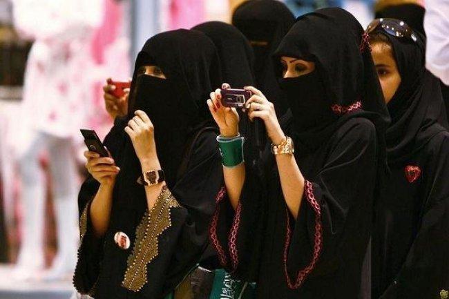 ماذا وراء دعوة بن سلمان لحرية المرأة السعودية في اللباس؟