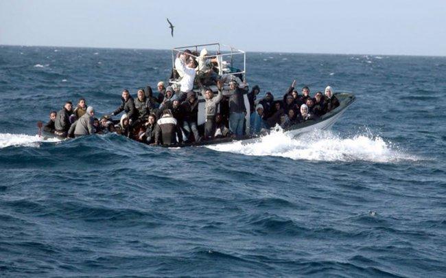 مصرع 4 وفقدان نحو 180 آخرين في غرق مركب مهاجرين قبالة السواحل الليبية