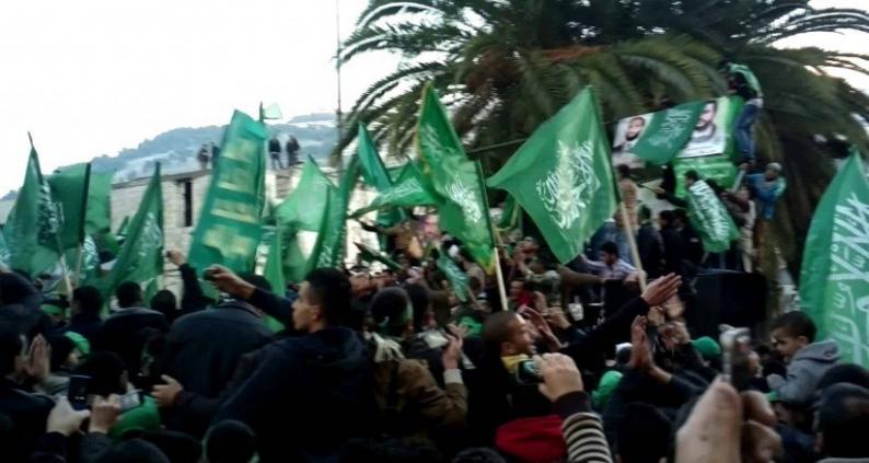 جباليا: حماس تنظم مسيرة ضد حكومة الوفاق ووكالة الاونروا