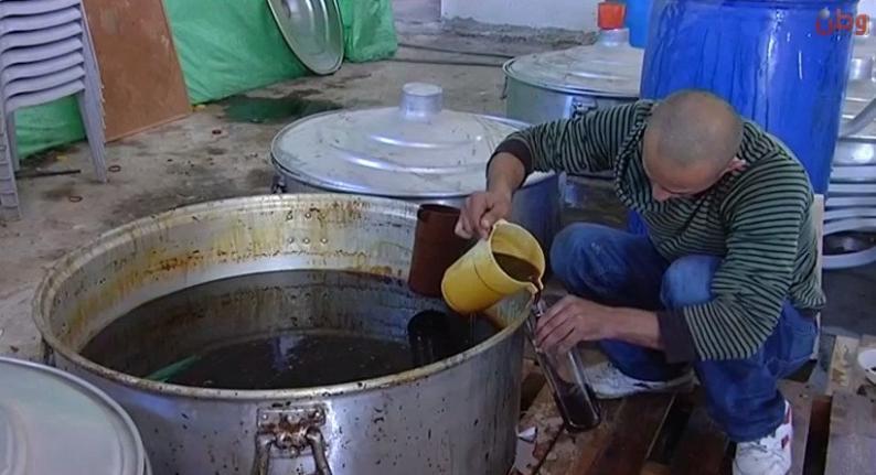 خاص لـ "وطن": بالفيديو... الخليل: "العسل الأسود".. إنتاج وفير وطلبه يزداد شتاء خاص لـ "وطن": بالفيديو... الخليل: "العسل الأسود".. إنتاج وفير وطلبه يزداد شتاء
